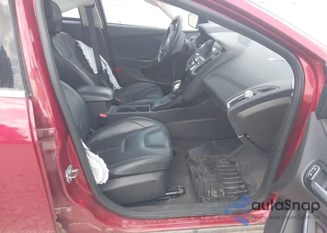 2017 Ford Focus Titanium z USA, uszkodzony, nr VIN 1FADP3N24HL294690